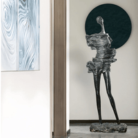 Sculpture-8 Floor Lamp in Crystal by Lampadom - scale reference