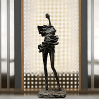 Sculpture-8 Floor Lamp in Crystal by Lampadom - detail view