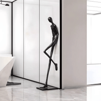 Sculpture-4 Floor Lamp in Crystal by Lampadom - scale reference