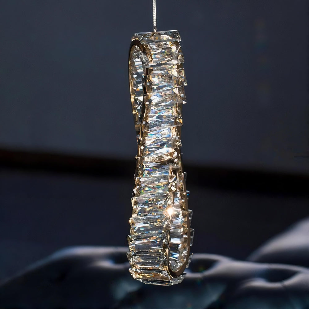 BERTOLDA LOOP Pendant by Lampadom - scale reference