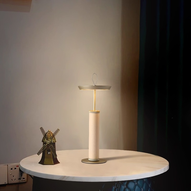 STIEG Table Lamp by Lampadom - close-up