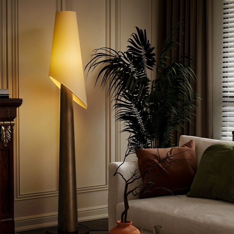 VALE Floor Lamp